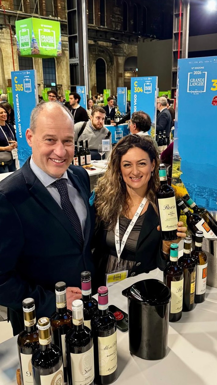 Grandi Langhe 2026, un’edizione memorabile: 14 Consorzi, 60 denominazioni, 517 cantine da tutto il Piemonte !! 
-
-
Grandi Langhe 2026, a memorable edition: 14 Consortia, 60 denominations, 517 wineries from all over Piedmont !!

#monchierocarbonewinery #monchierocarbone #piemontewine #winelover #grandilanghe @grandilanghe