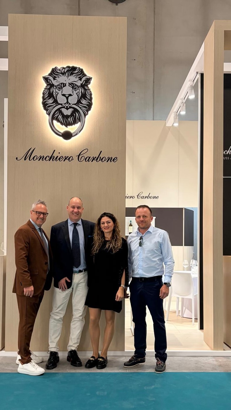 Vinitaly 2026: per noi è stata un’edizione memorabile!! 
Grazie a tutti voi che siete passati al nostro stand da 14 paesi del mondo 🌍 e avete reso questi giorni in fiera indimenticabili e gratificanti !! 🥂🩷🥂 
-
-
Vinitaly 2026: for us it was a memorable edition!!
Thank you to all of you who came to our stand from 14 countries around the world 🌍 and made these days at the fair unforgettable and rewarding !! 🥂🩷🥂

#monchierocarbonewinery #vinitaly #topitalianwines #winelover #winetasting